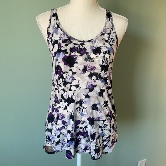 DYNAMITE Floral Top Size Extra Small - Picture 2 of 7